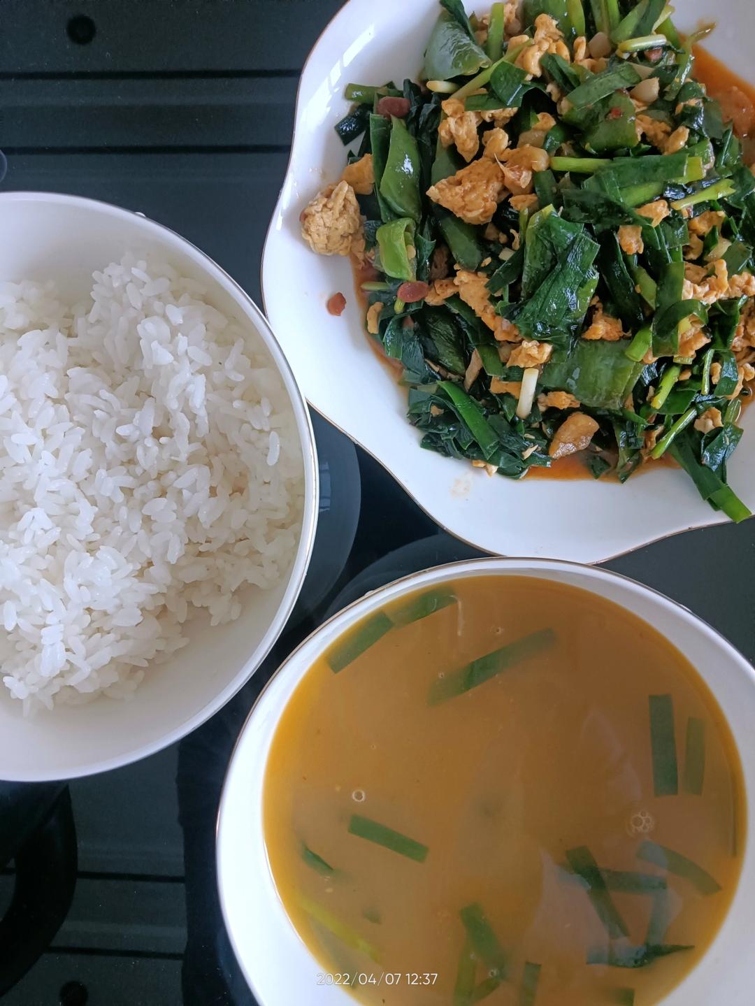 韭菜炒鸡蛋——三分钟快手下饭菜 掌握火候的秘诀