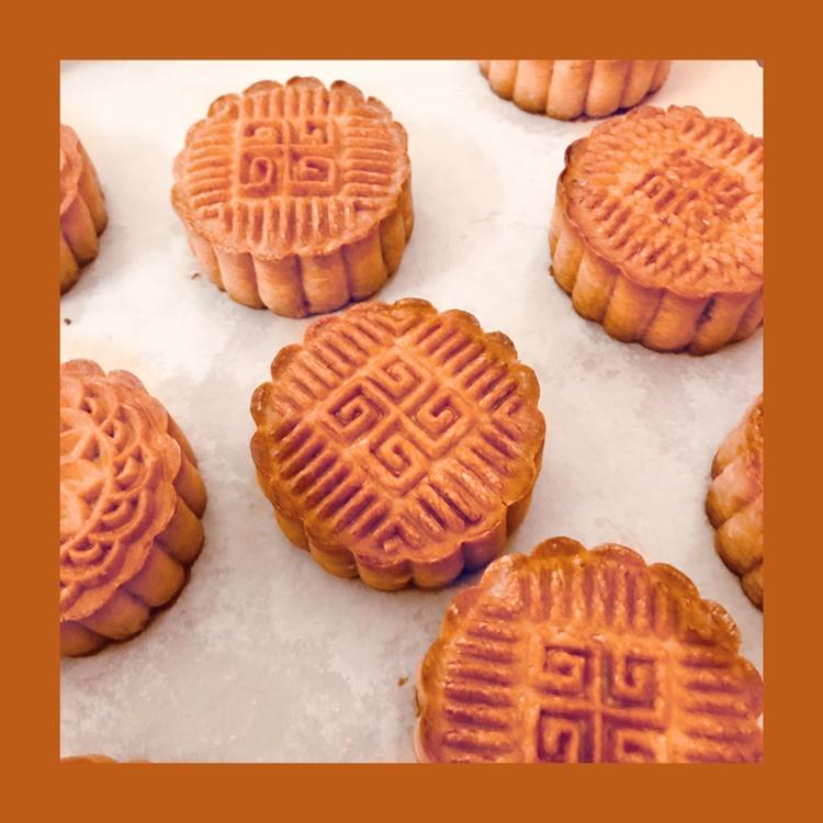 广式月饼—蛋黄莲蓉月饼