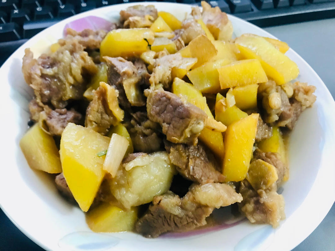 小土豆烧牛肉，红烧牛腩，好吃到舔盘