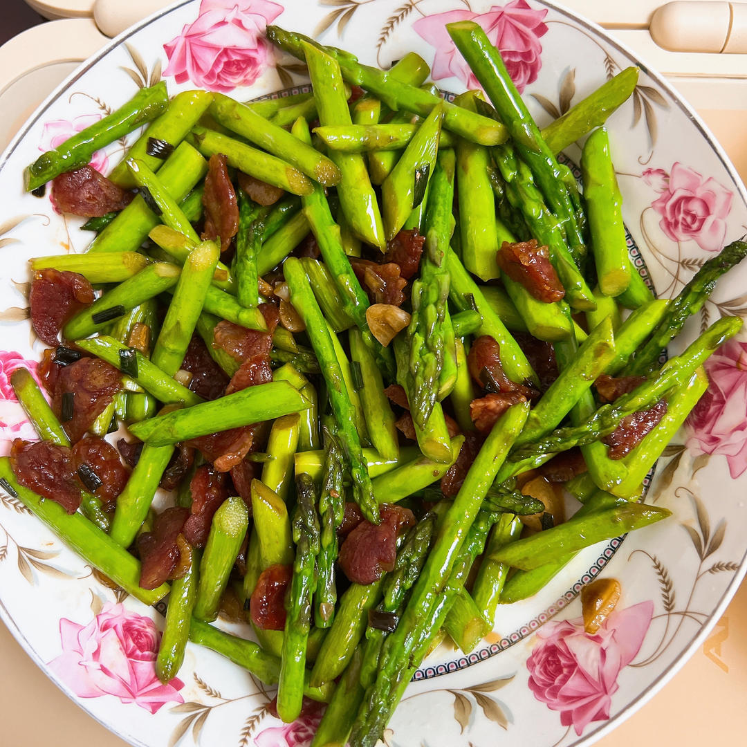 荤素搭配--芦笋炒腊肠