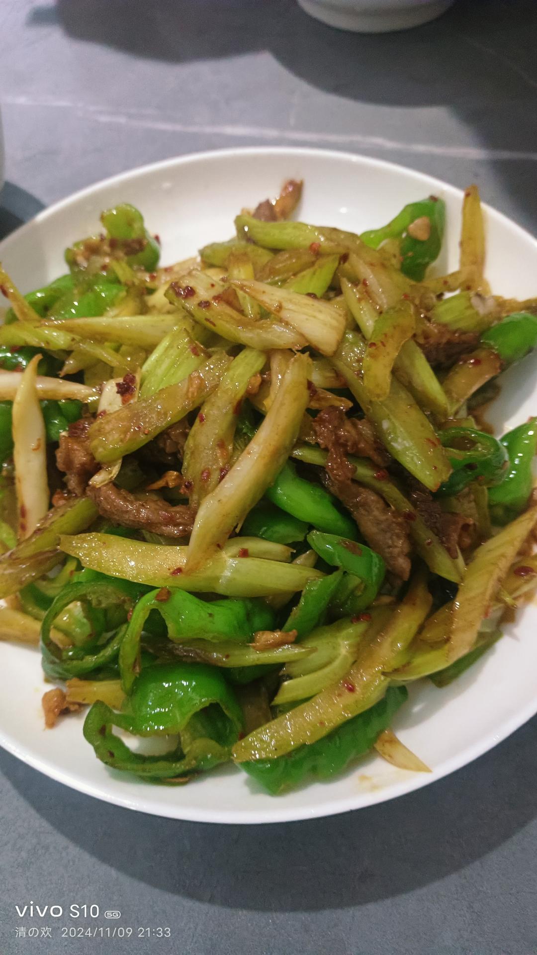 下饭神器又来了，试试这道芹菜炒牛肉！！