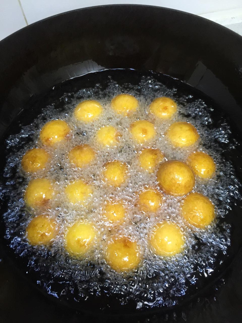 妈妈教炸的红薯丸子