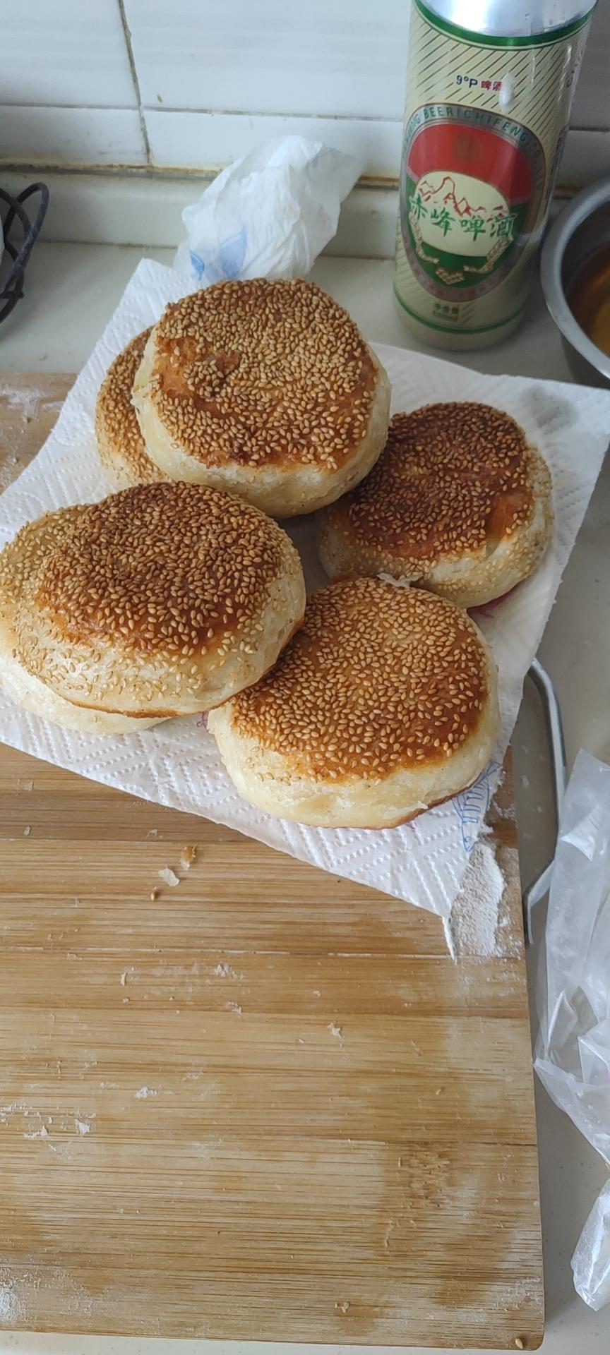 早餐店芝麻椒盐酥饼 外酥里软层次分明 一口咬下去直掉渣 附细节视频详解