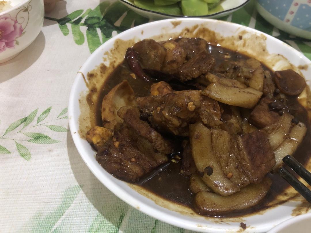 五花肉烧鹌鹑蛋