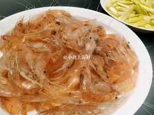 小岛上—韭黄炒海白虾的做法 步骤1