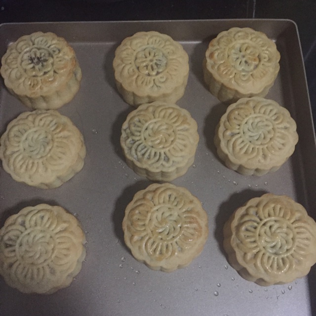 广式月饼—蛋黄莲蓉月饼