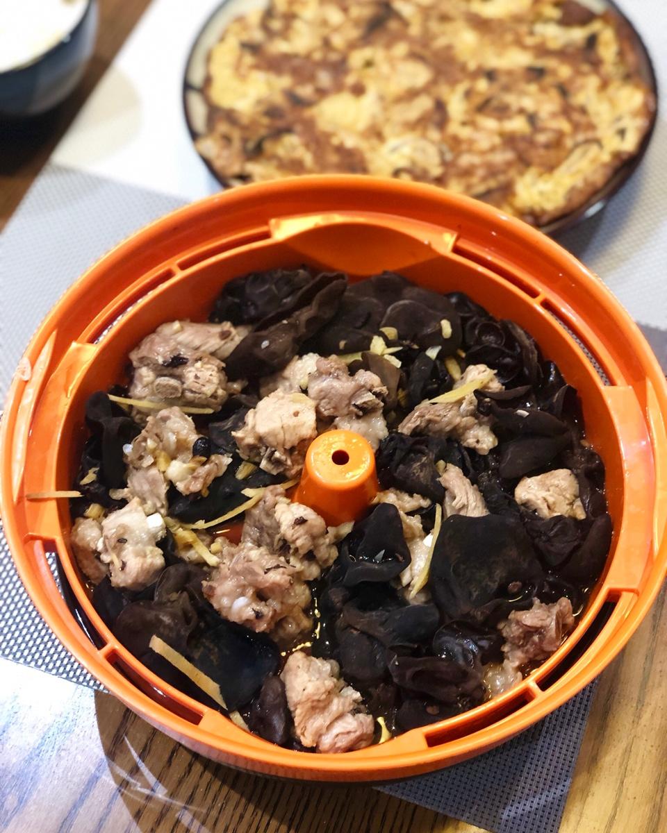 黑木耳蒸排骨