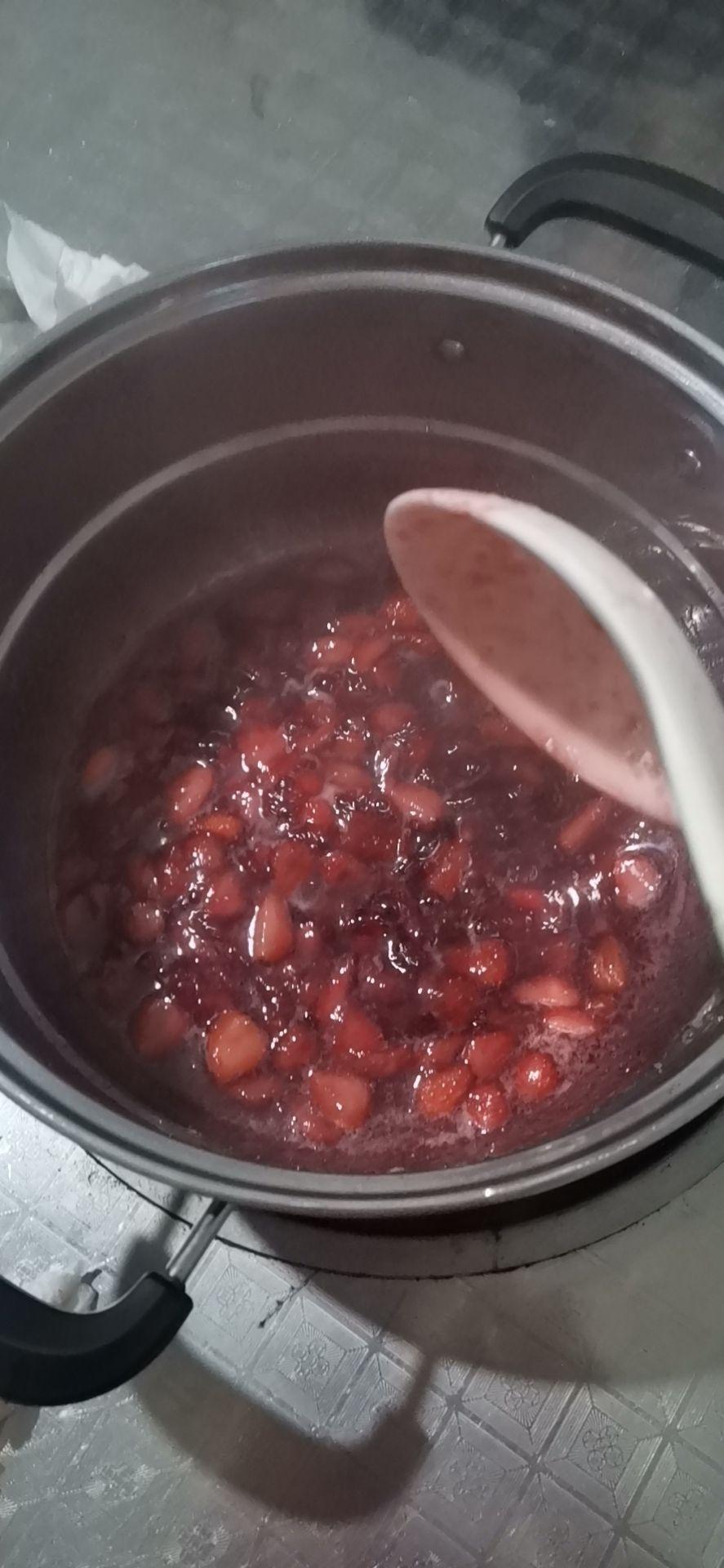 自制草莓酱（孩子爱吃的不得了）