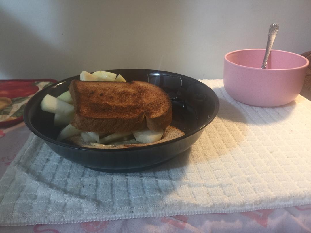 Grilled Brie & Pear Sandwich 布里干酪甜梨三明治