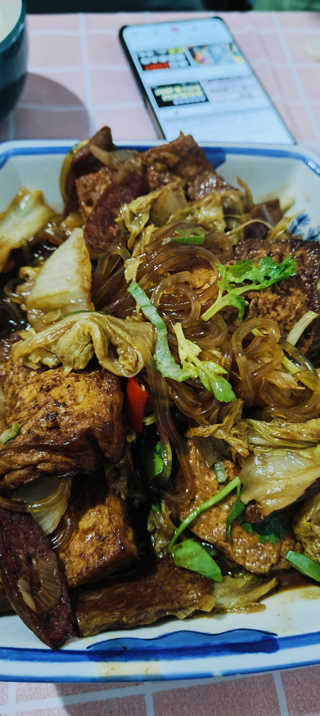 天冷了，一定要来锅热乎乎的白菜粉条炖豆腐