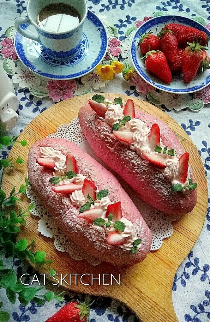 草莓软欧包