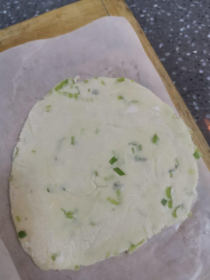 饺子皮做葱花小饼