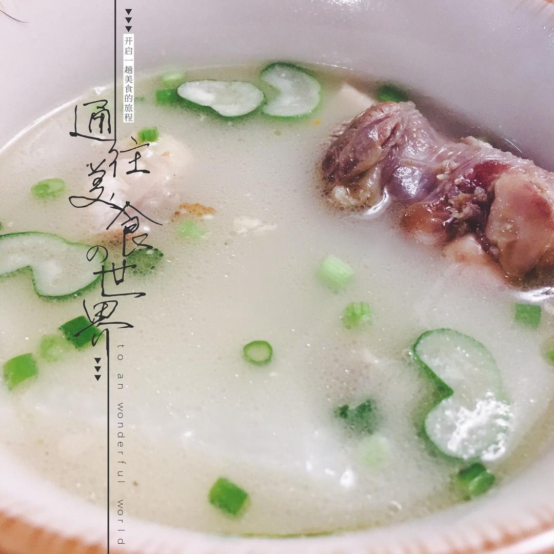 羊肉汤（汤鲜味美不膻气）