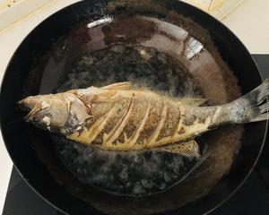超下饭的红烧鲈鱼🐟的做法 步骤2