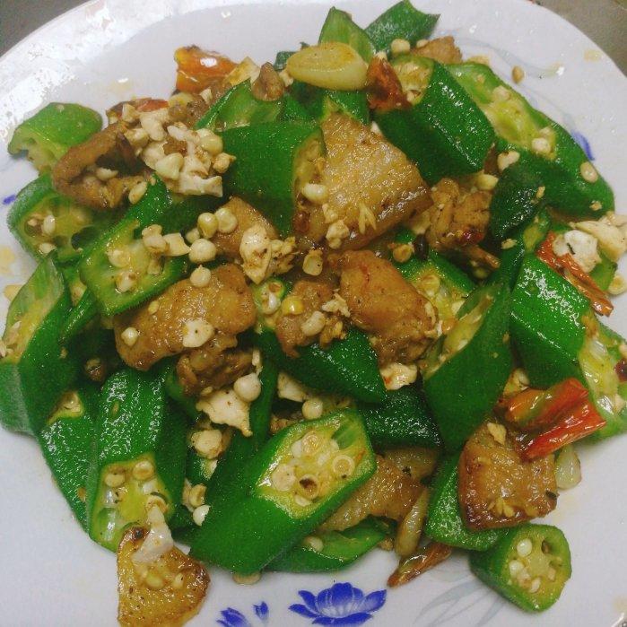 超级下饭的秋葵小炒肉
