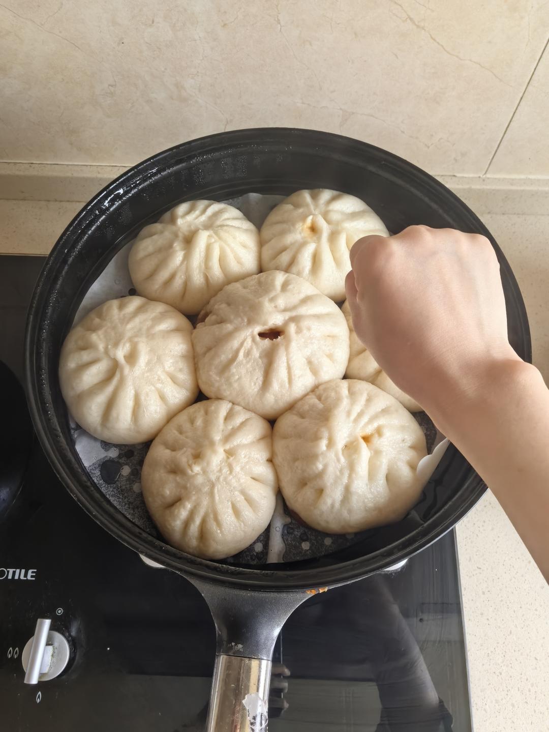 鲜美多汁的洋葱牛肉包子