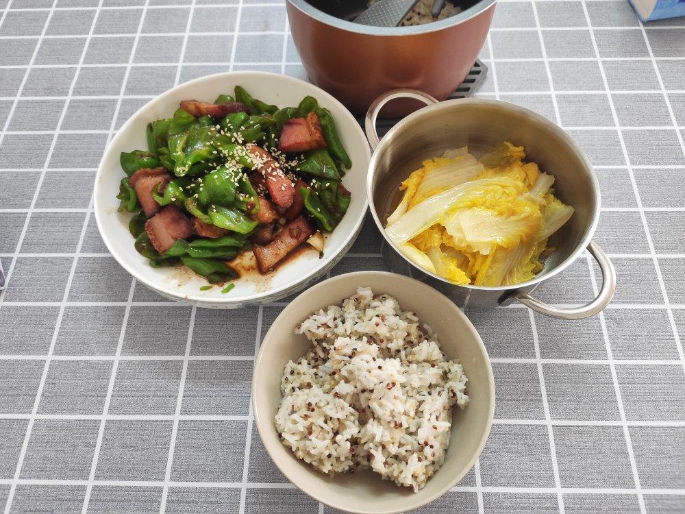 烧肉炒龙须菜
