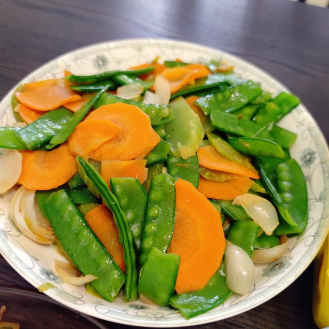 清炒时蔬之百合莴笋炒胡萝卜荷兰豆的做法