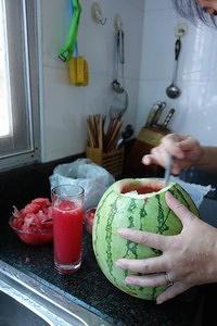 秘制西瓜汁的做法 步骤1