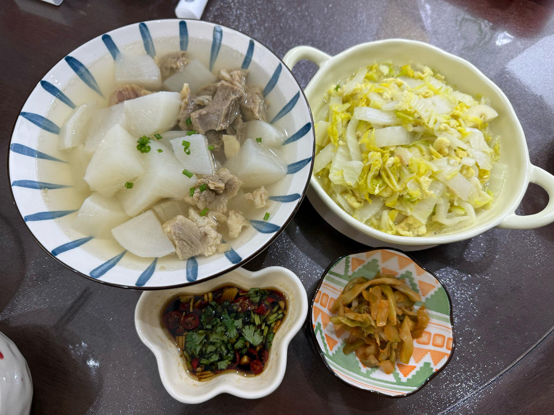 冬日限定——清炖萝卜牛腩（照例附蘸料）