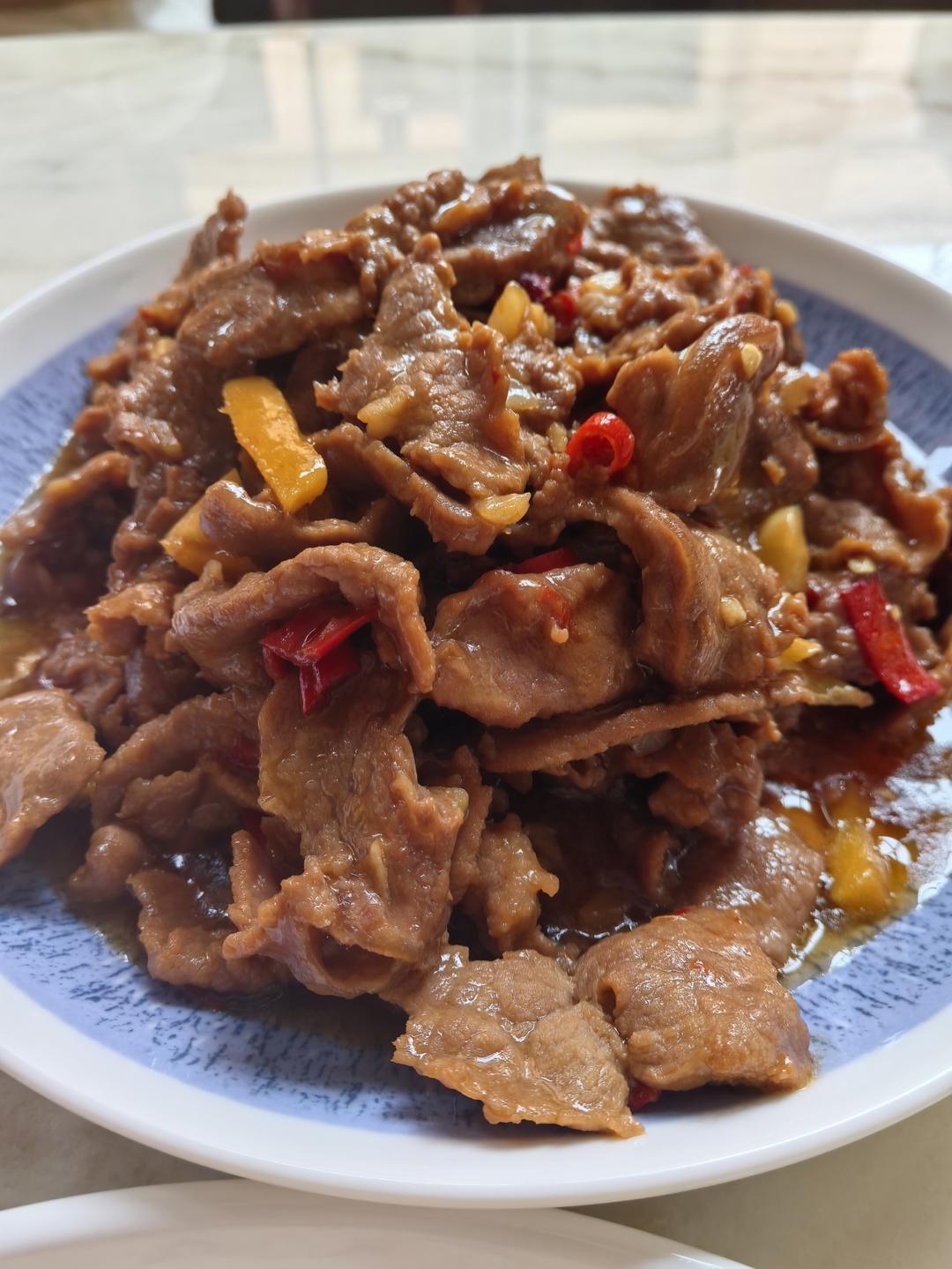 小炒黄牛肉，肉嫩味香！太好吃了简直是米饭杀手！