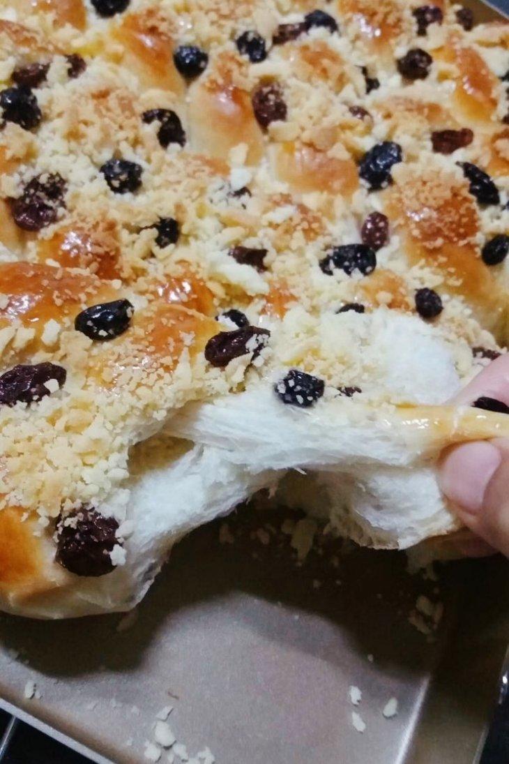 葡萄干奶酥面包