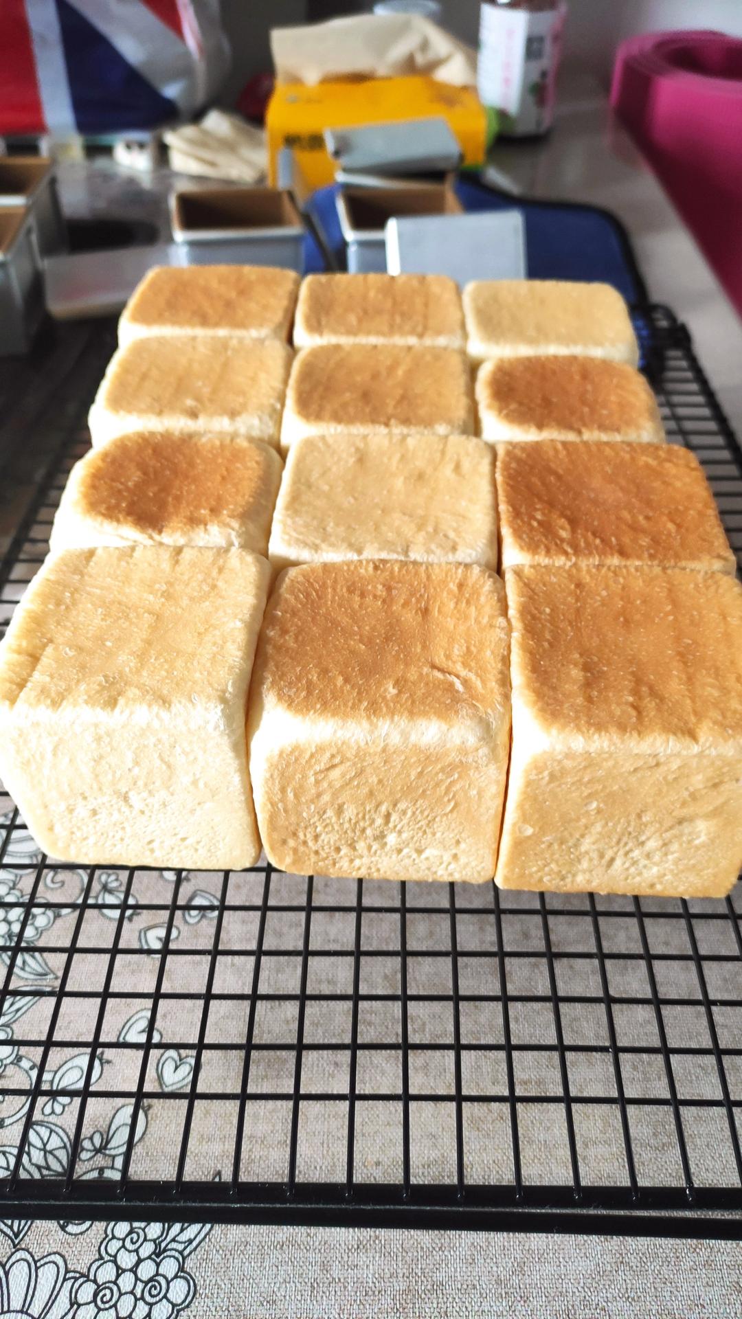 一波长了角的巨蛋面包