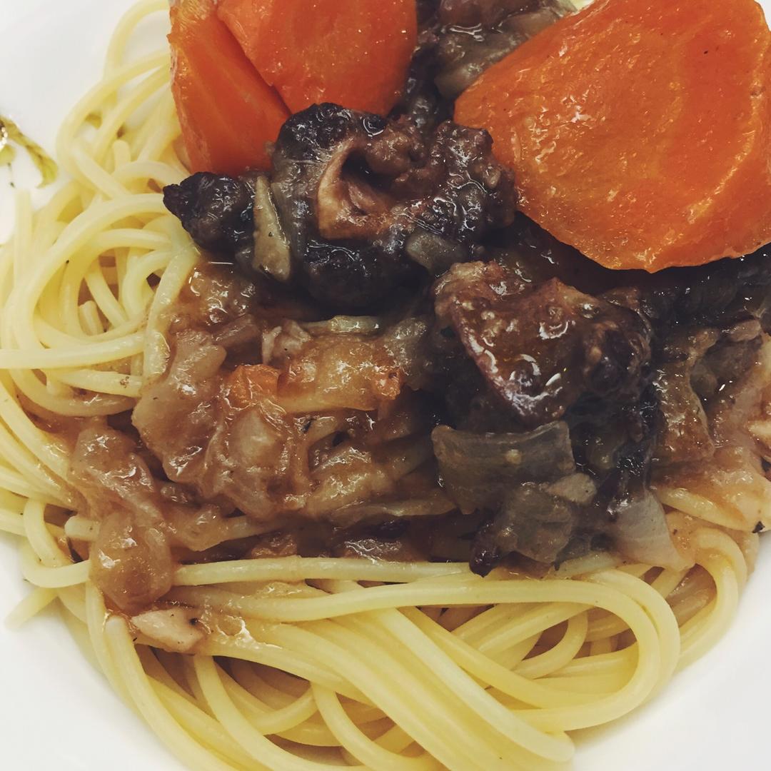 红酒烩牛腩（庄祖宜版本，有调整过）