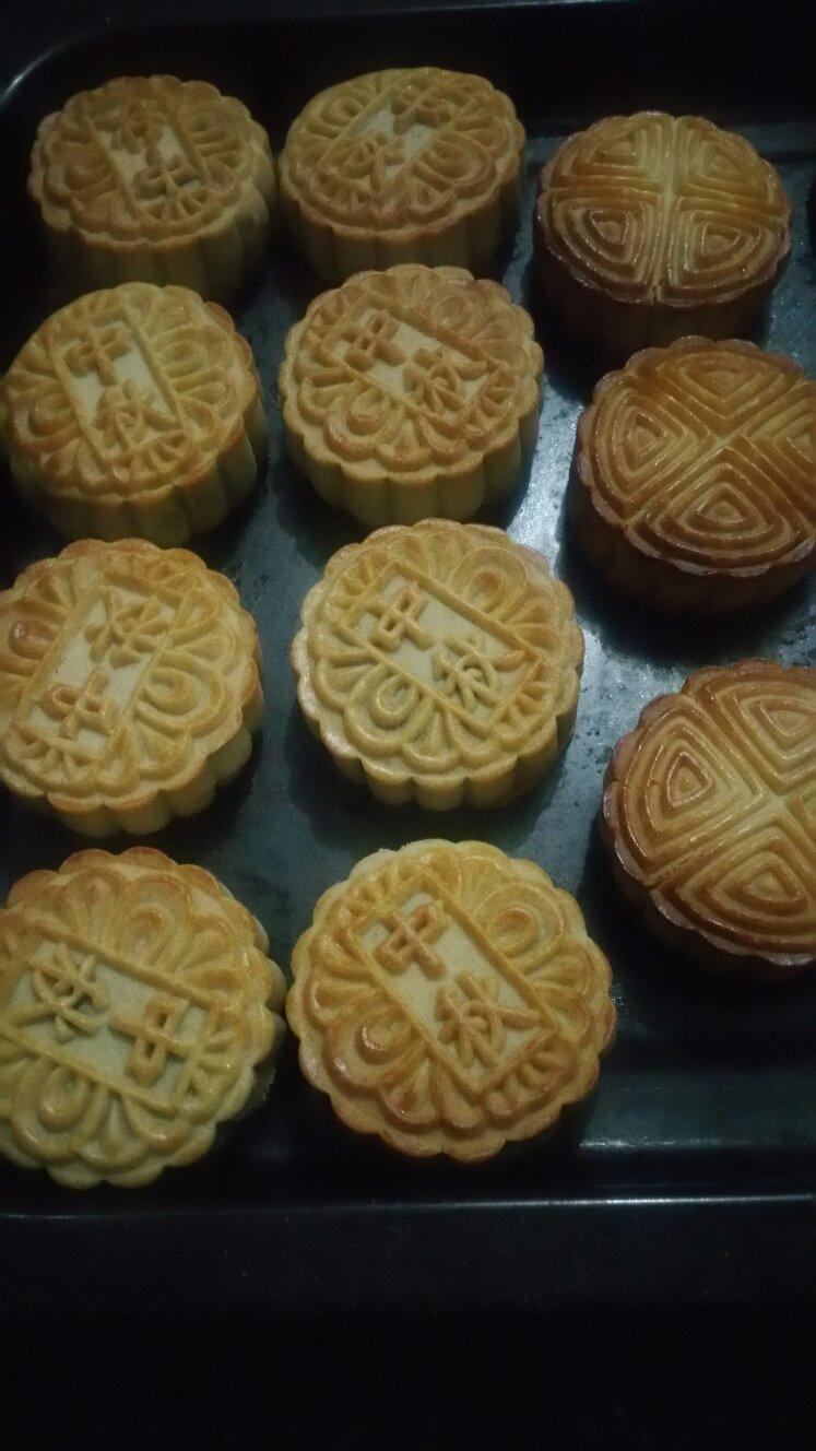 广式月饼－－蛋黄豆沙月饼