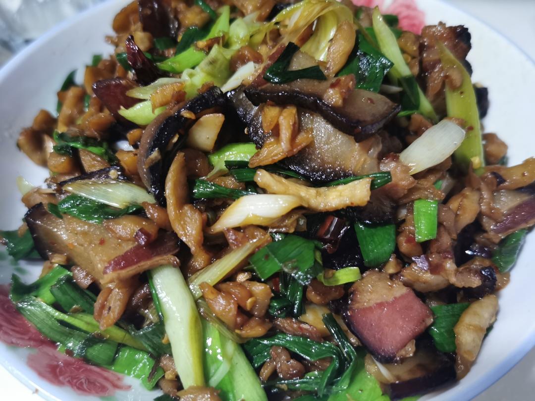 萝卜干炒腊肉（湘菜）新增腊肉快速去咸的方法