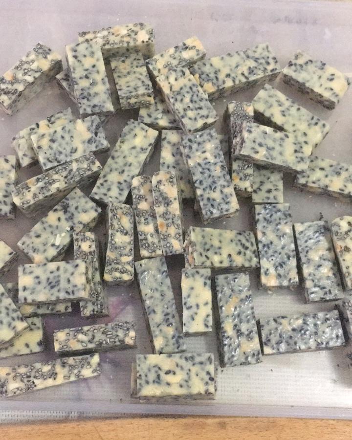 黑芝麻花生牛轧糖