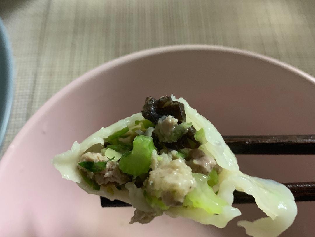 芹菜木耳鲜肉水饺