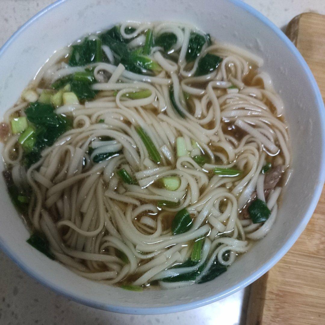 早餐来一碗清汤面，色香味俱全！