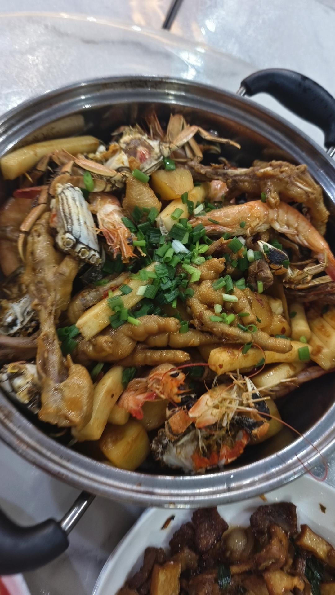 胖哥俩肉蟹煲