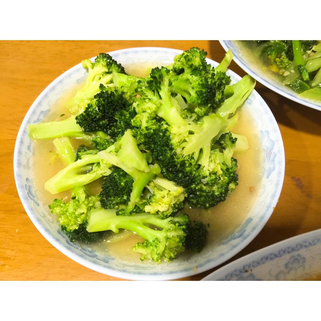 好吃到爆的耗油蒜蓉西兰花(从不修图，喜欢请关注)