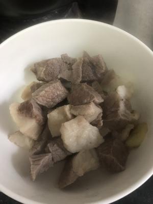 土豆胡萝卜炖牛腩的做法 步骤2