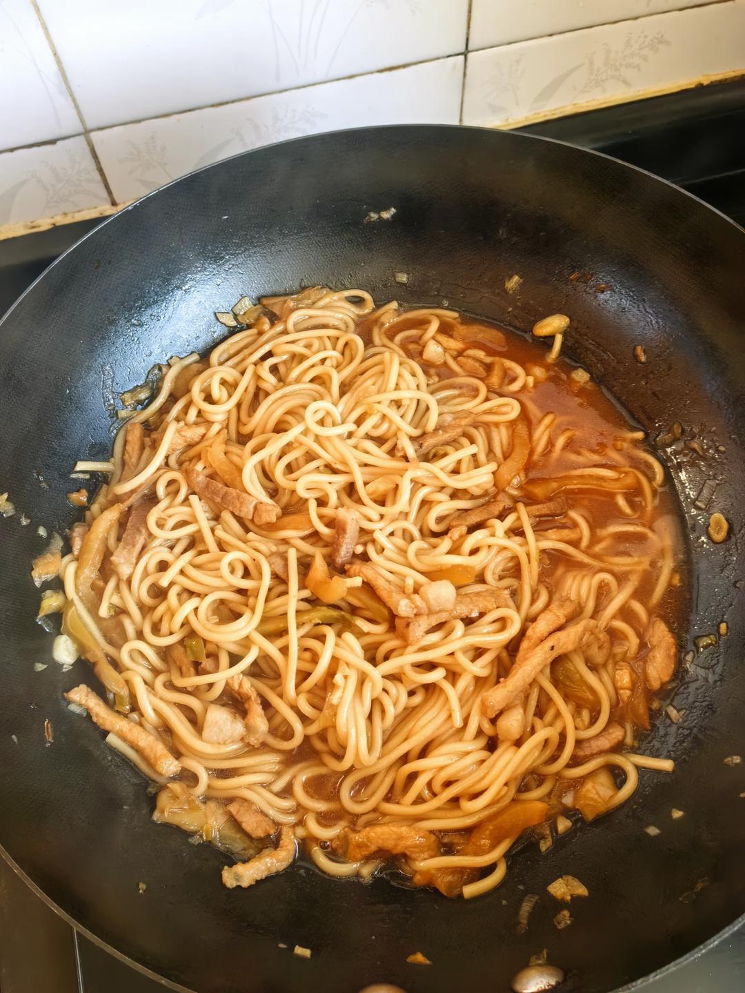 多少次早起就为了这一口——榨菜肉丝面