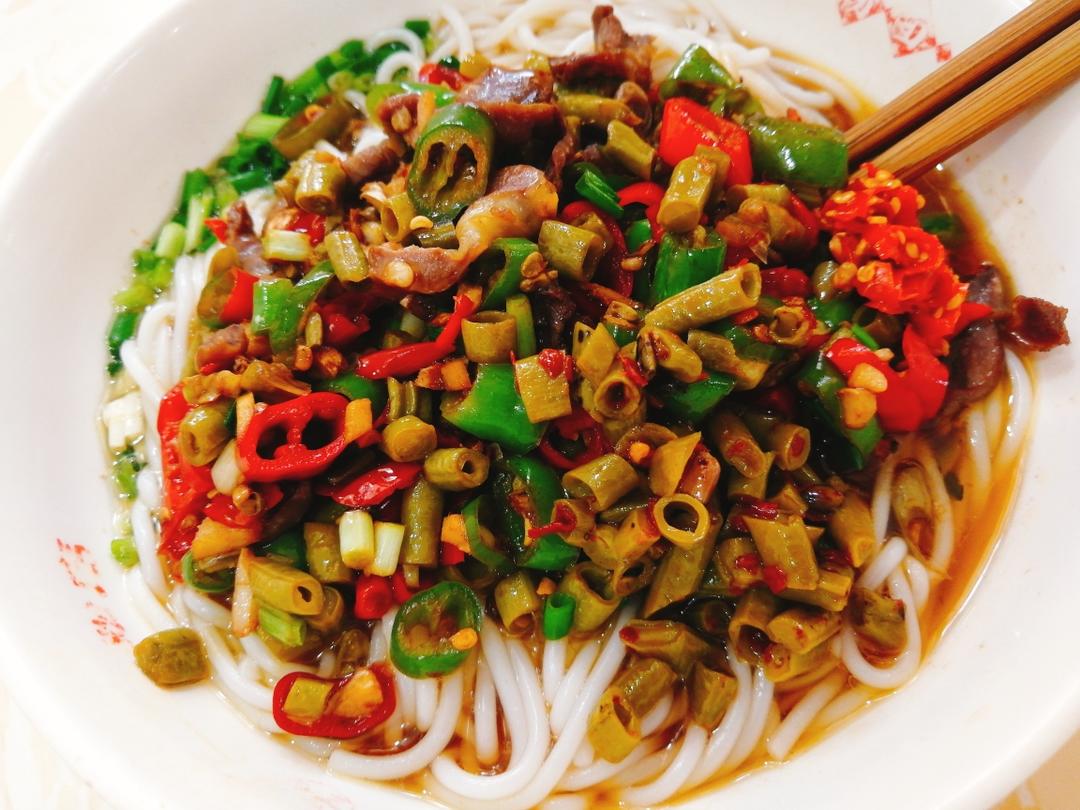 酸辣鸡杂圆粉的做法