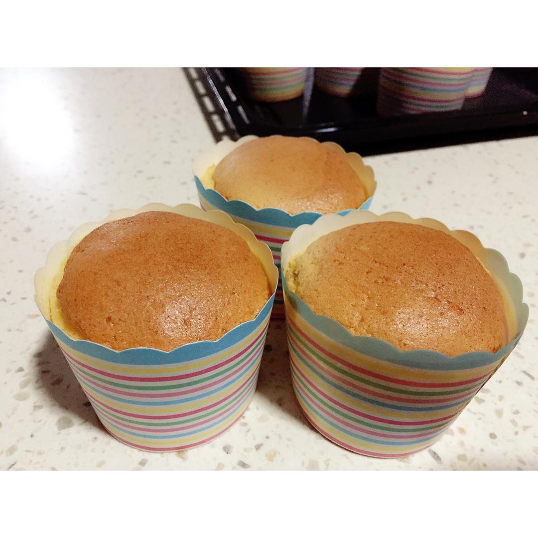 蛋香十足の海绵杯子蛋糕，伴手礼好选择。