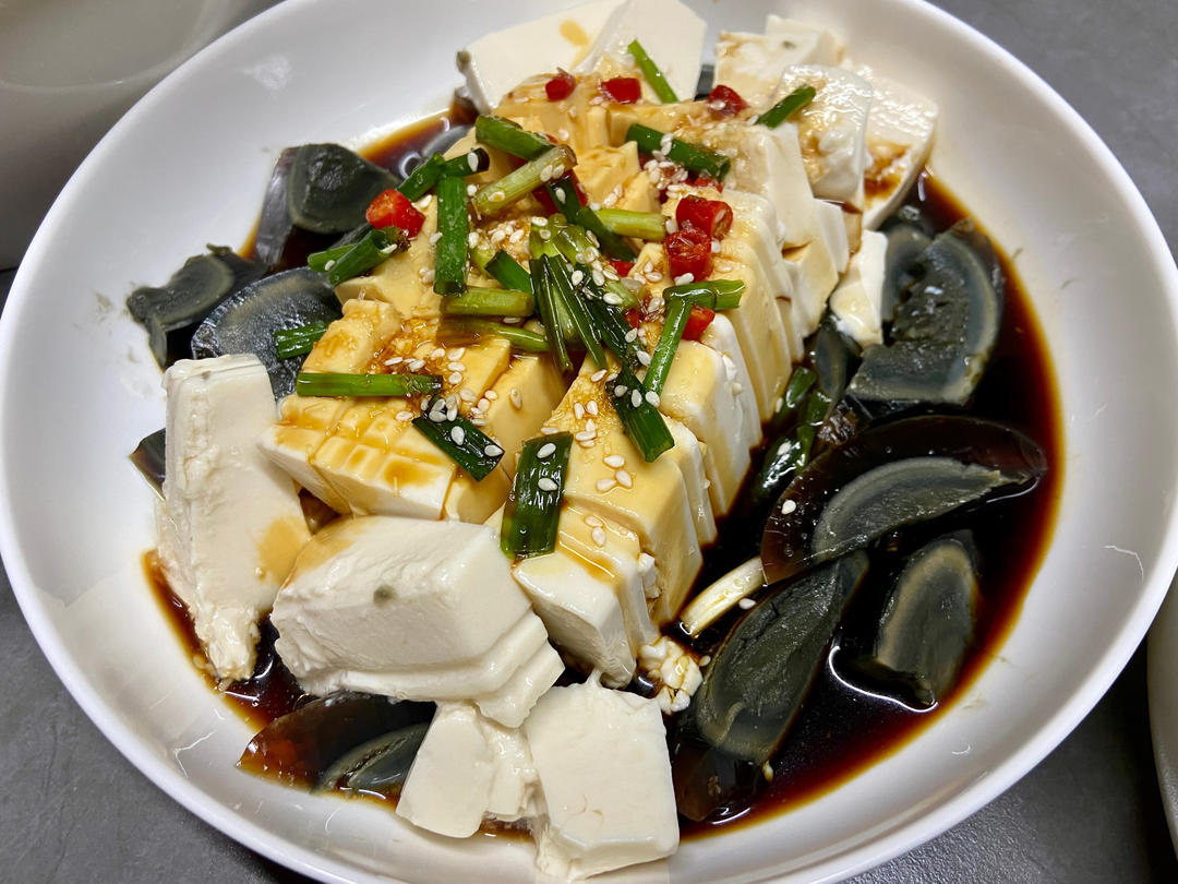 凉拌皮蛋豆腐
