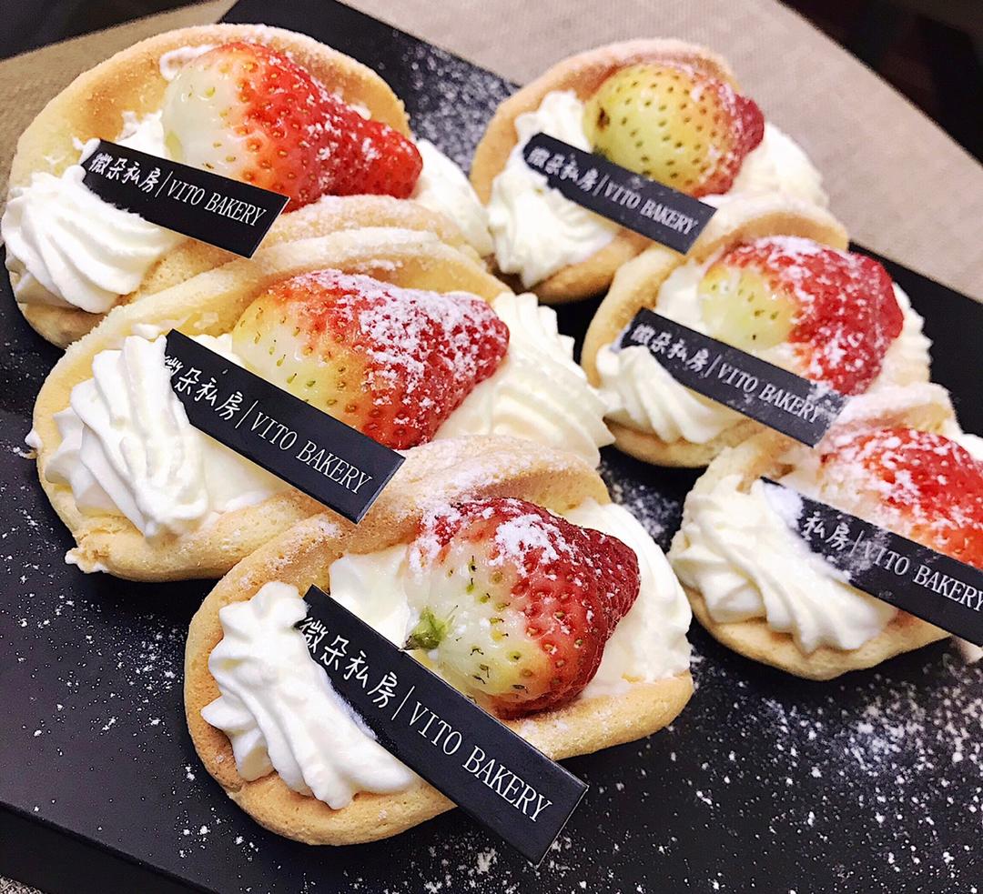 韩国最热门的甜品店Le Bread Lab的草莓蛋糕卷