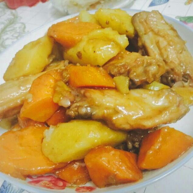 土豆胡萝卜炖鸡翅的做法