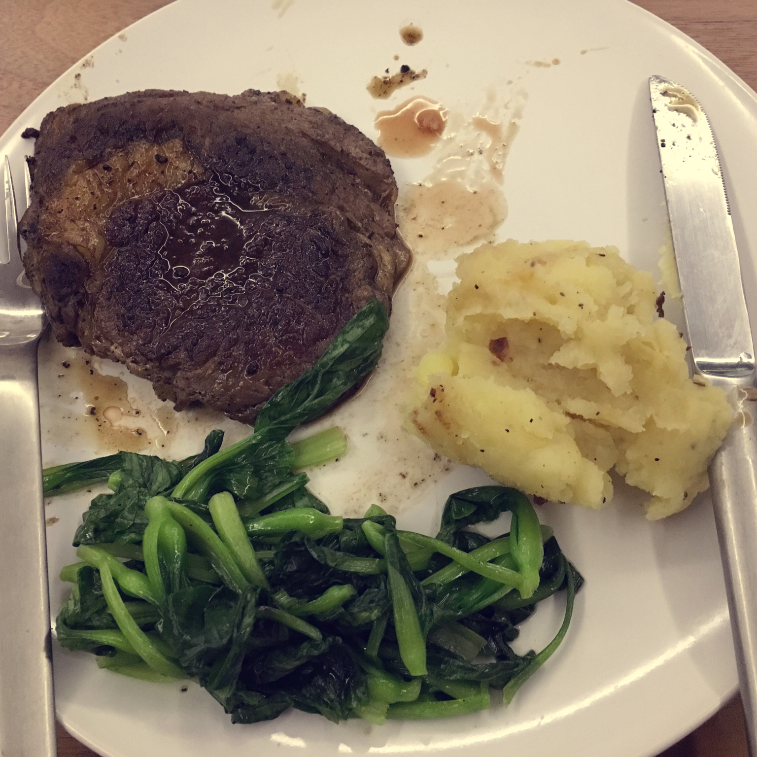 煎牛排配土豆泥