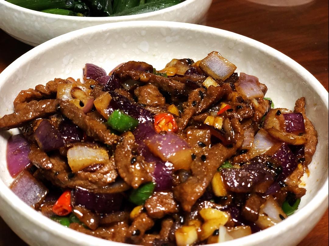 孜然洋葱炒牛肉粒
