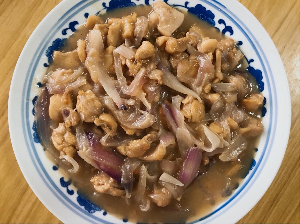 洋葱烩鸡腿肉
