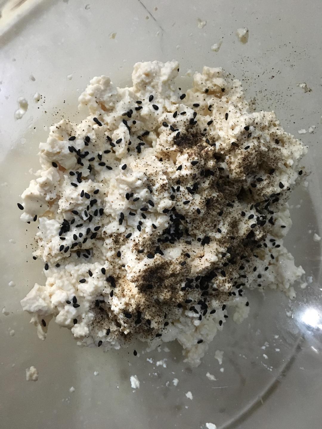 减肥餐之豆腐鸡蛋饼的做法 步骤1