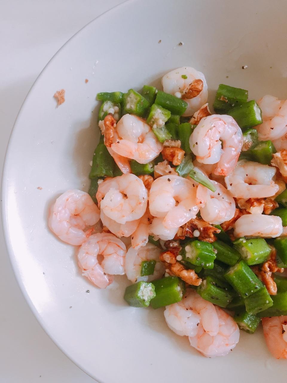 不吃沙拉会挂
Luscious salad