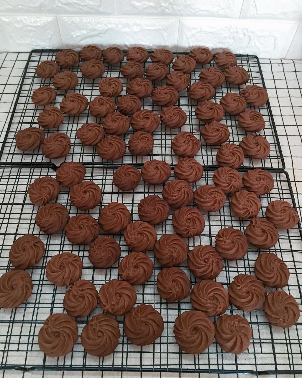 挤花毫无压力的巧克力曲奇