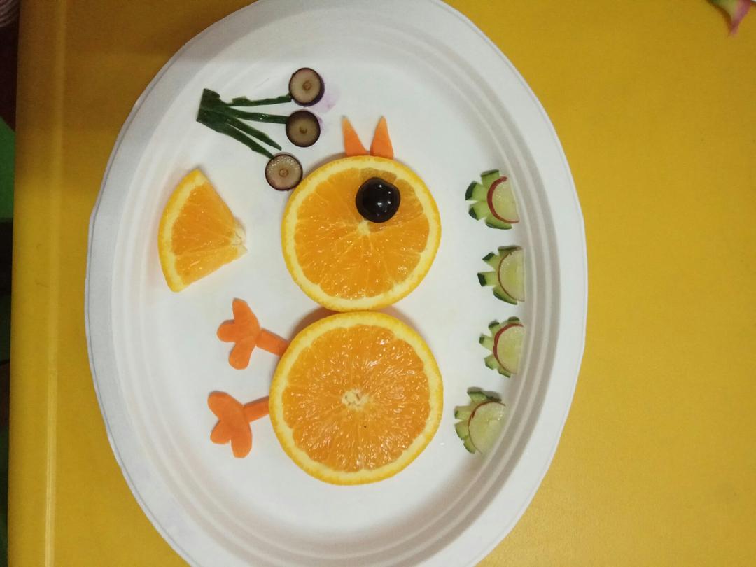 可爱小鸡水果拼盘
