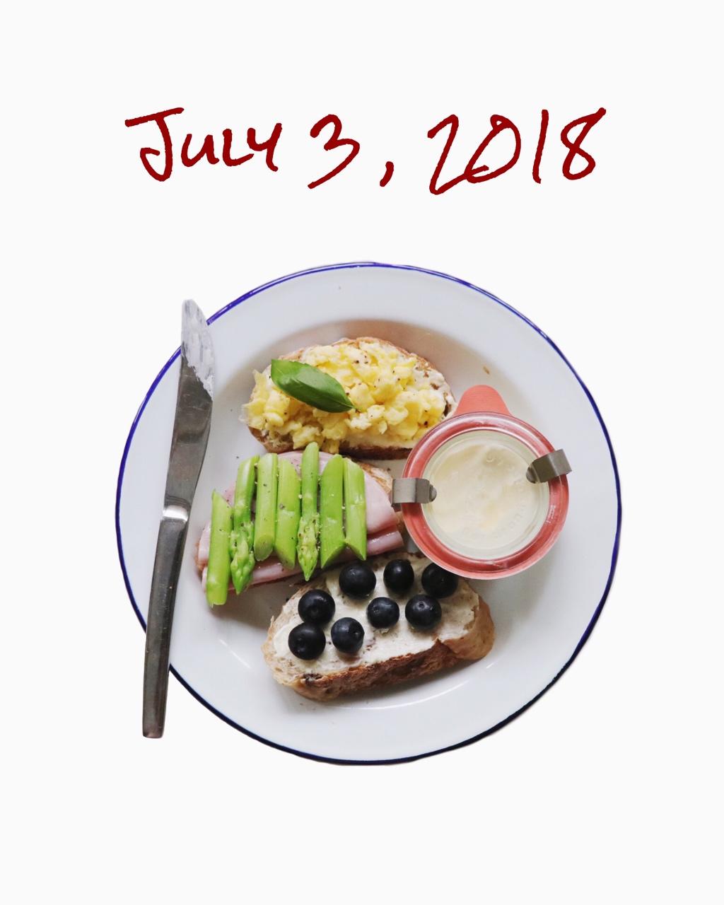 睡沙发才能吃上早餐